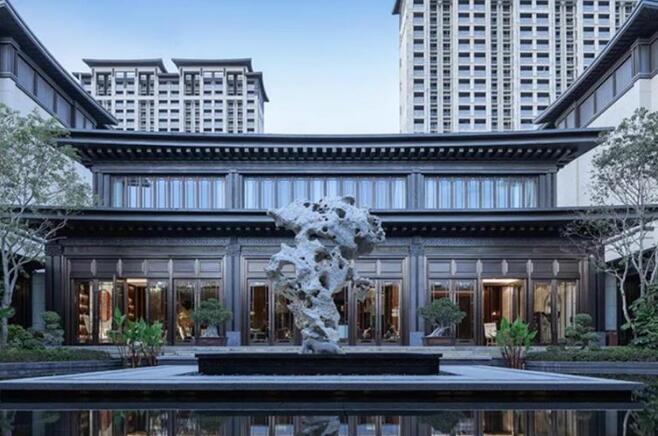 建发央著